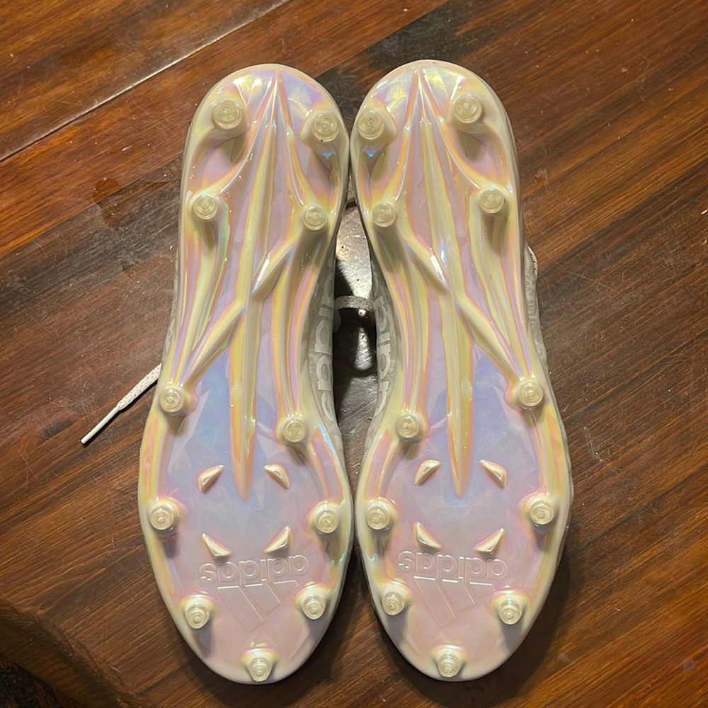 Men’s sz 9.5 Adizero Cleats New Reign